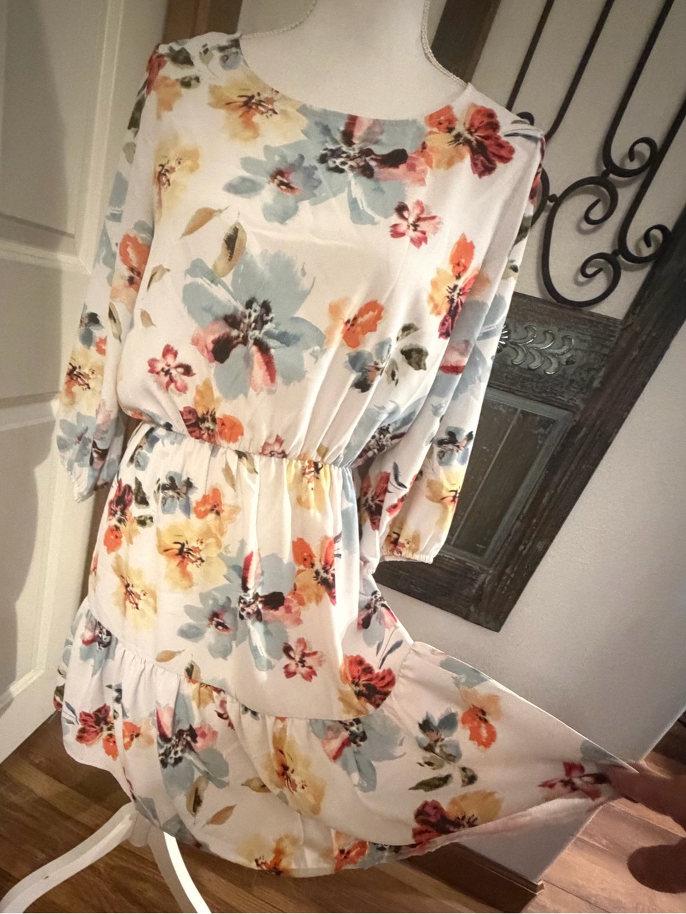 Women's White Floral Long-Sleeve Tiered Waist Dress